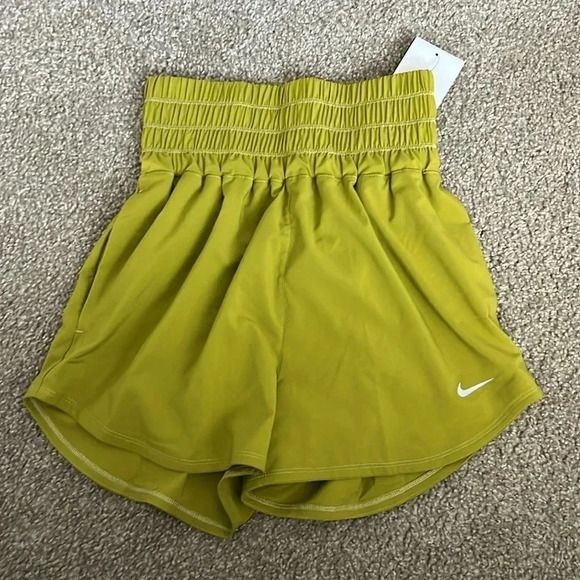 NWT Nike Dri-Fit Loose Fit Training Shorts High Waisted Moss Size XS - Picture 4 of 7